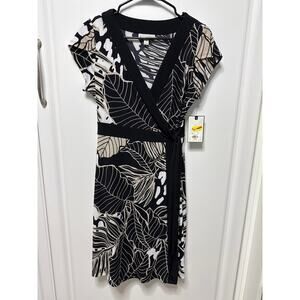 Dana Buchman medium NWT $54 wrap dress knit floral print short sleeve black grey